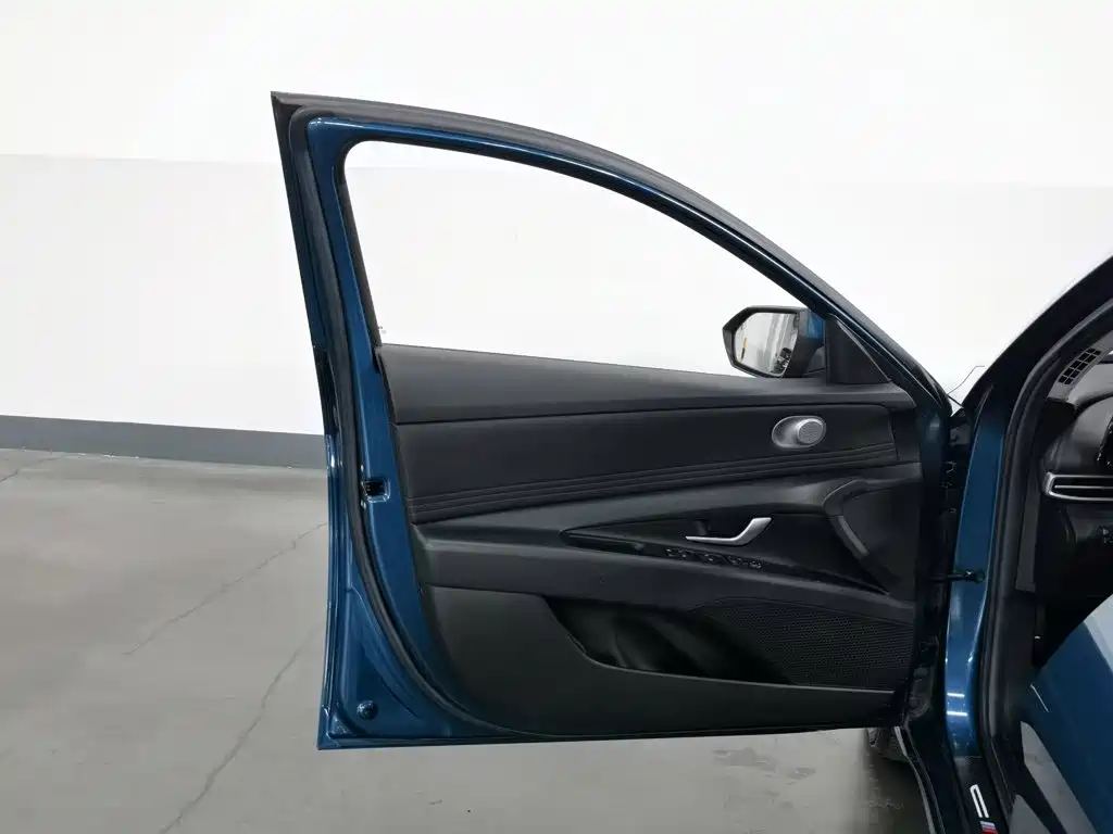 Hyundai Elantra — фото 8