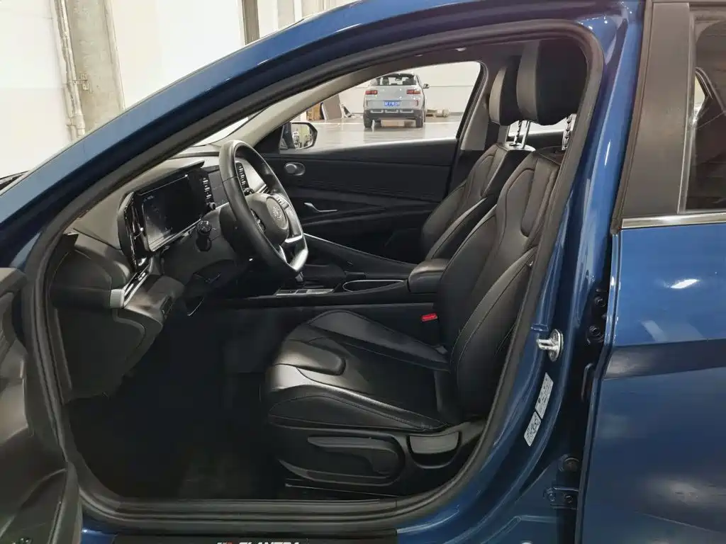 Hyundai Elantra — фото 10