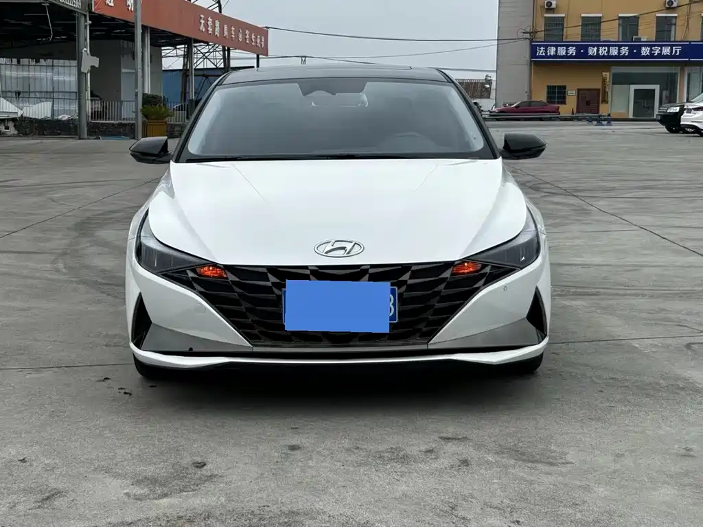 Hyundai Elantra — фото 2