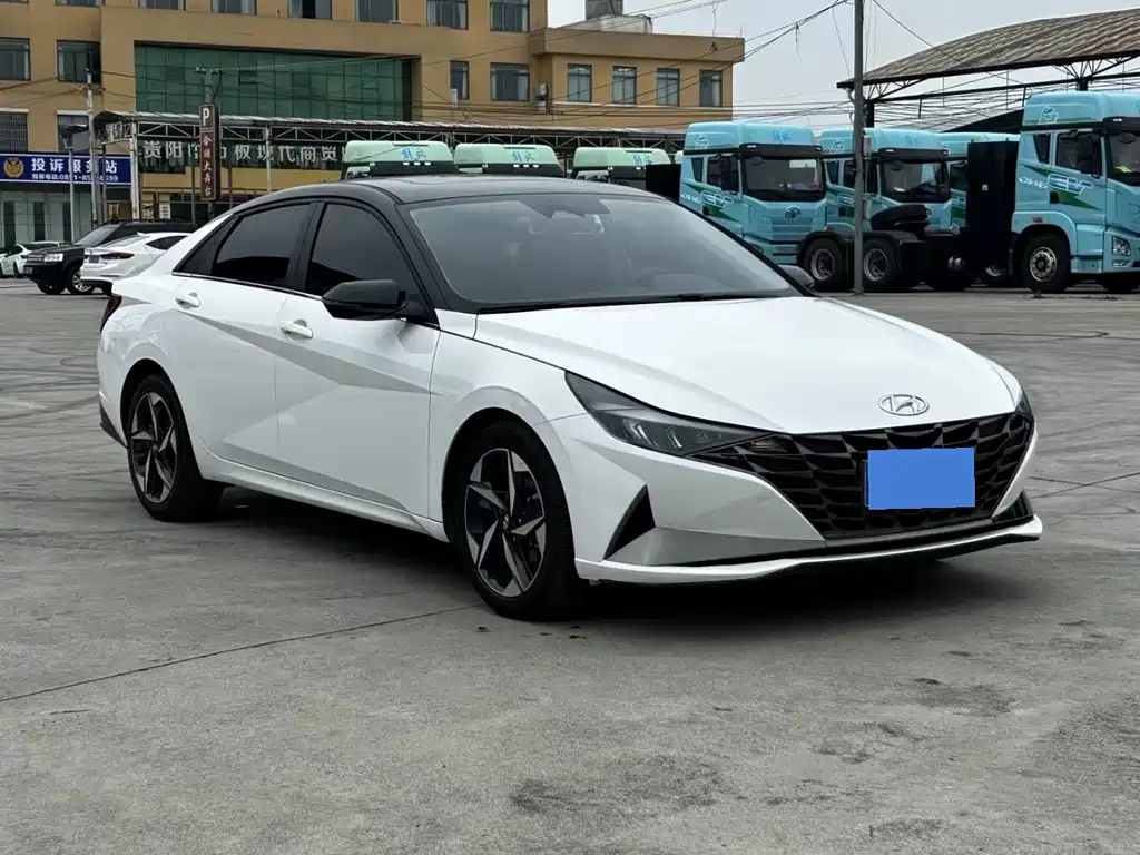 Hyundai Elantra — фото 3