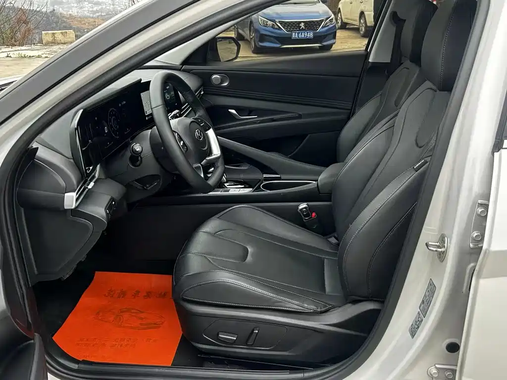 Hyundai Elantra — фото 4