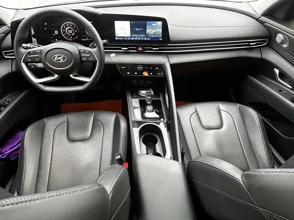 Hyundai Elantra — фото 6