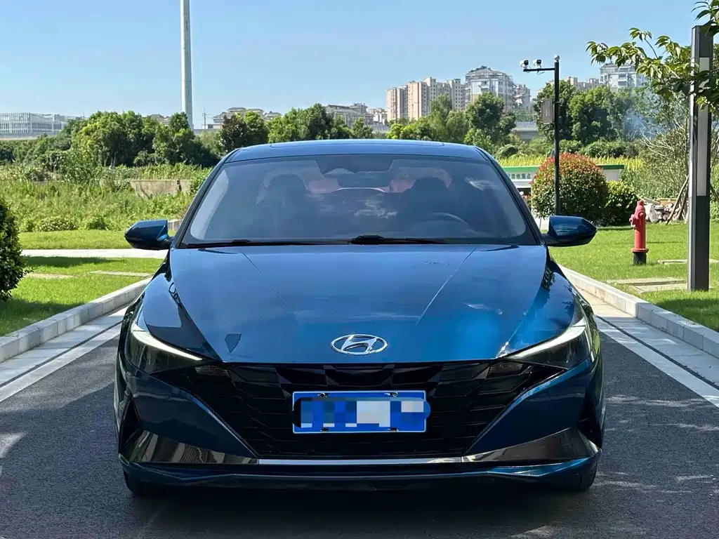 Hyundai Elantra — фото 2