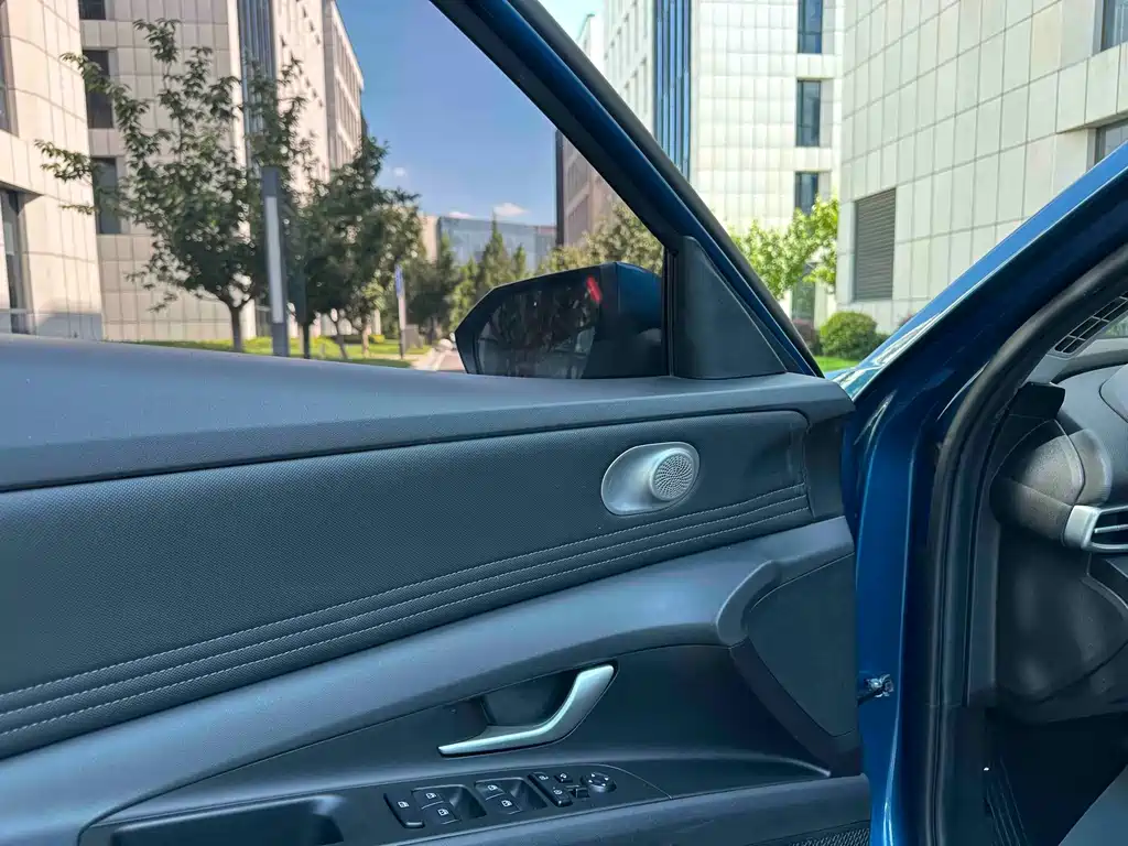 Hyundai Elantra — фото 13