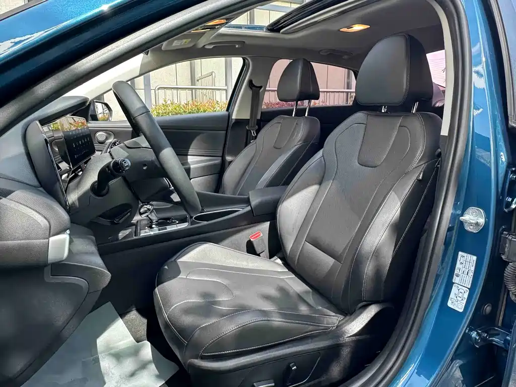 Hyundai Elantra — фото 15