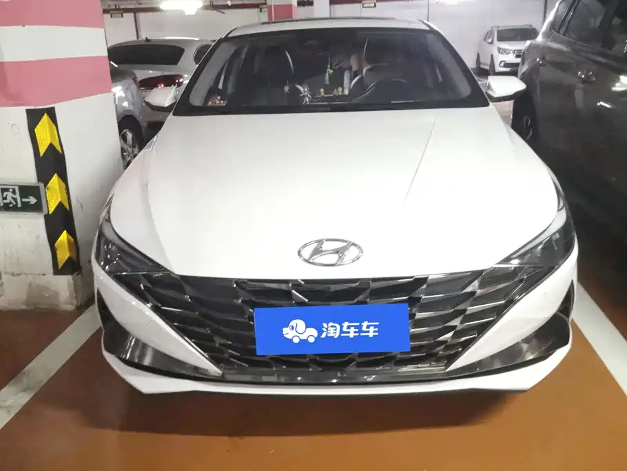 Hyundai Elantra — фото 2