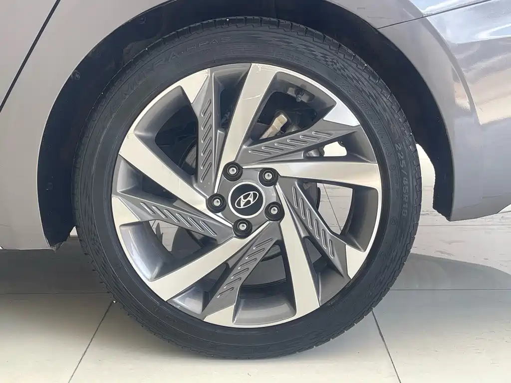 Hyundai Mistra — фото 10