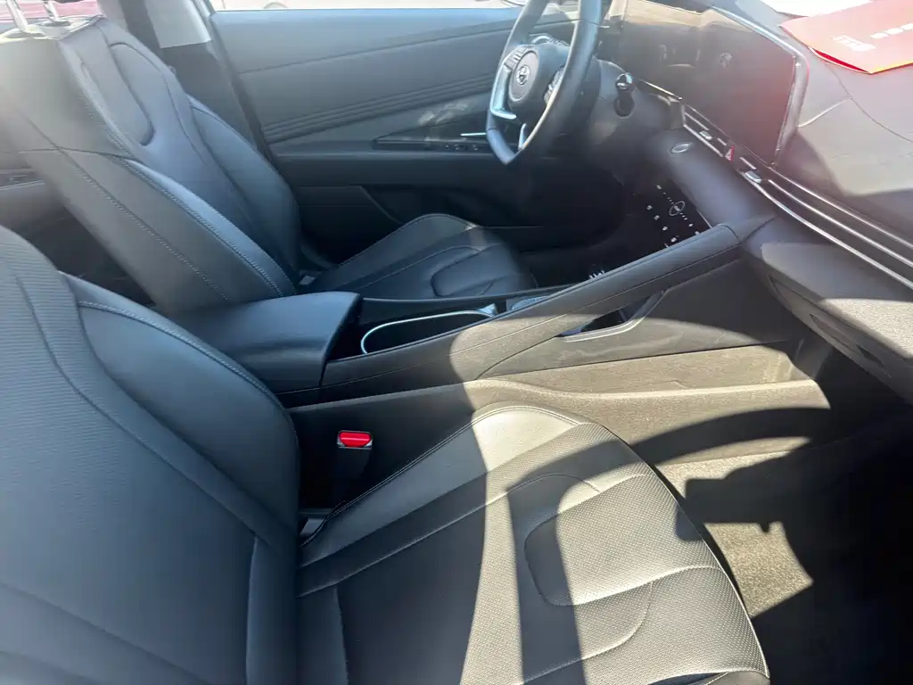 Hyundai Elantra — фото 11