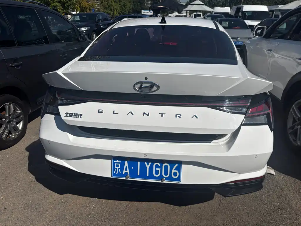 Hyundai Elantra — фото 15