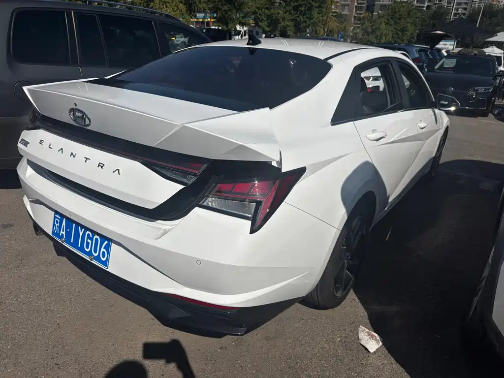 Hyundai Elantra — фото 16