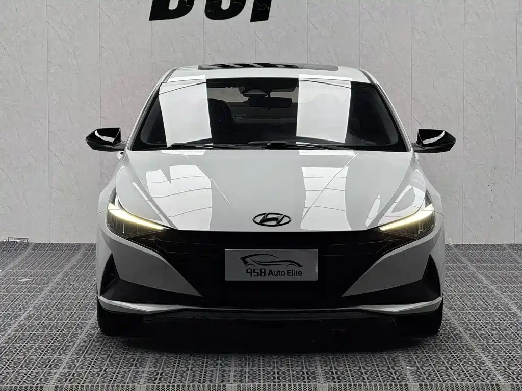 Hyundai Elantra — фото 2