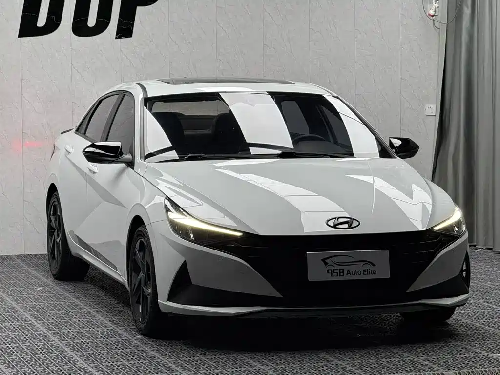 Hyundai Elantra — фото 3