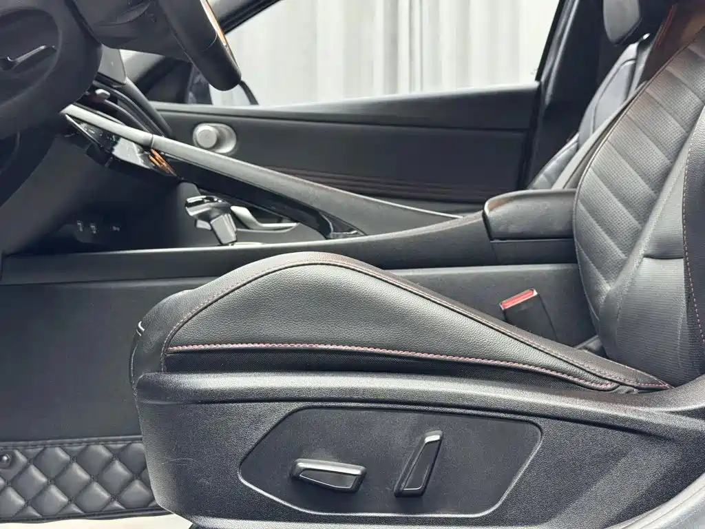 Hyundai Elantra — фото 4