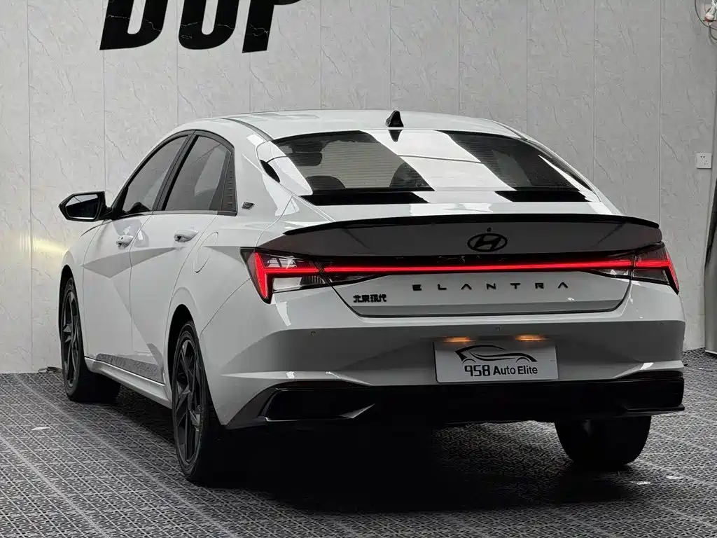 Hyundai Elantra — фото 10
