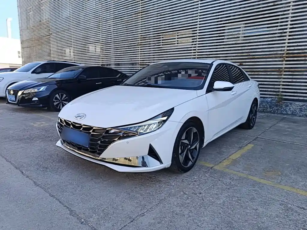 Hyundai Elantra — фото 2
