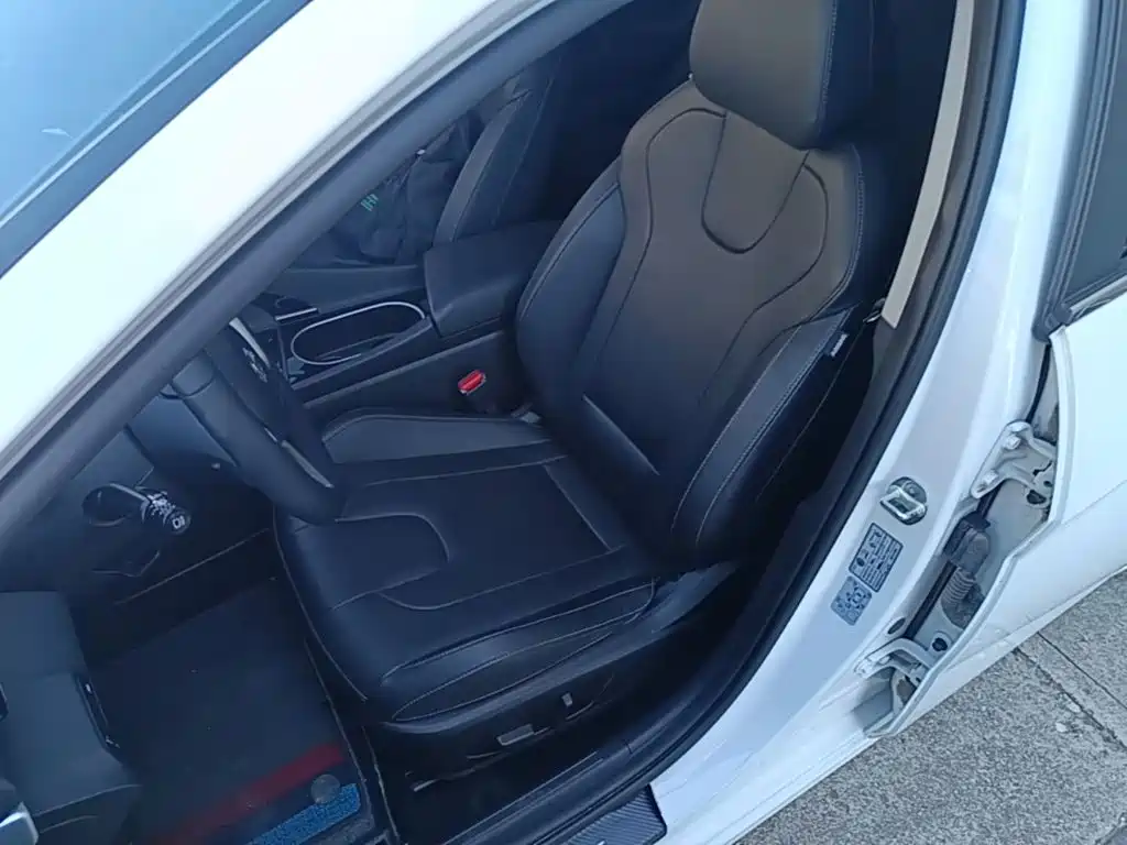 Hyundai Elantra — фото 15