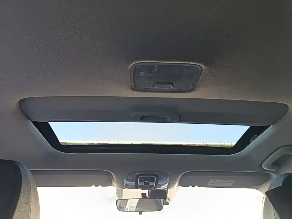 Hyundai Elantra — фото 18