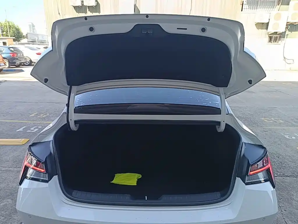 Hyundai Elantra — фото 19