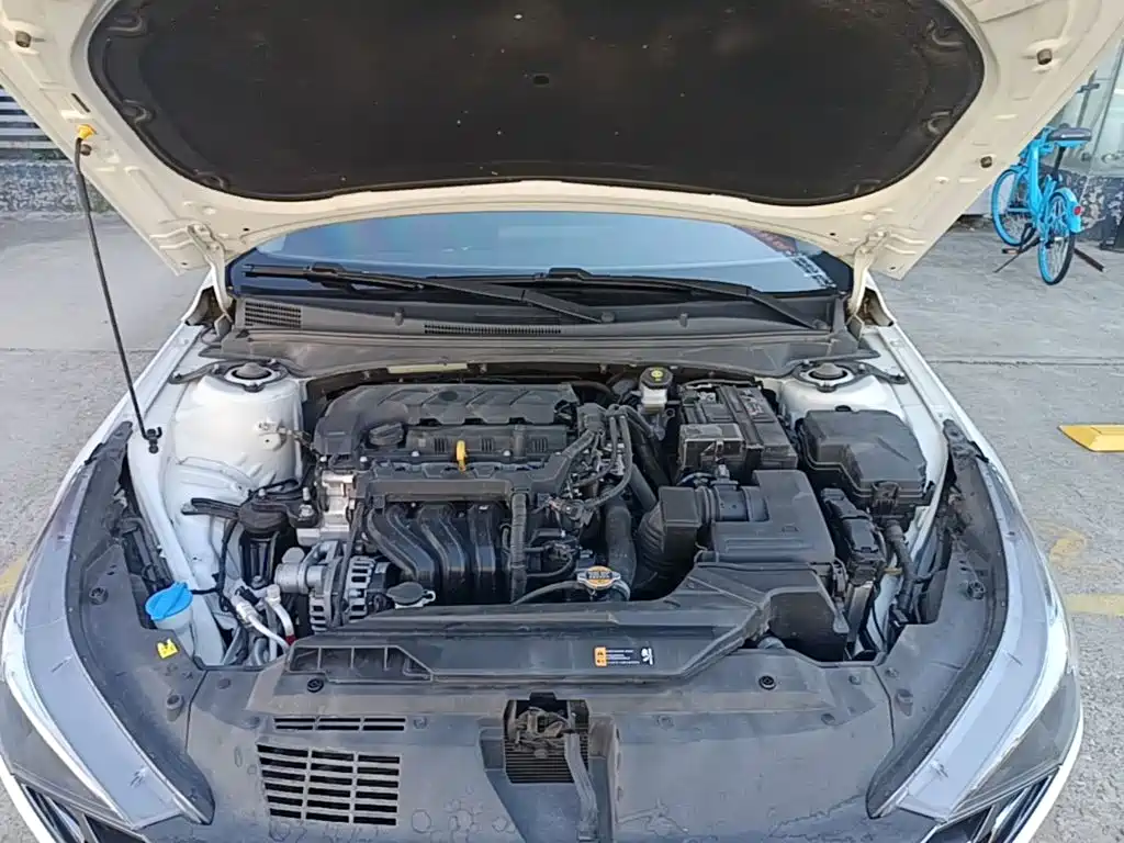 Hyundai Elantra — фото 20