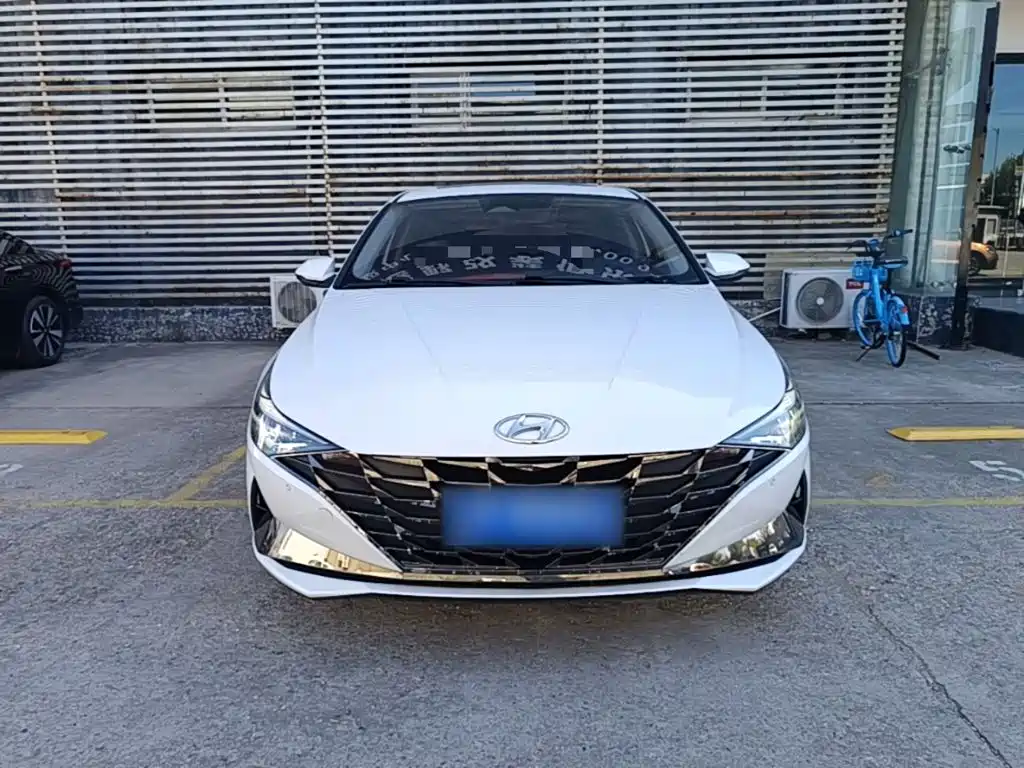 Hyundai Elantra — фото 3