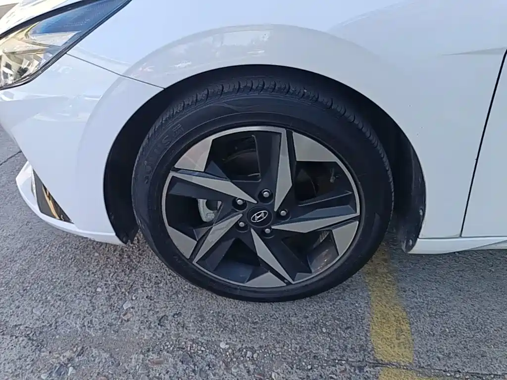 Hyundai Elantra — фото 23