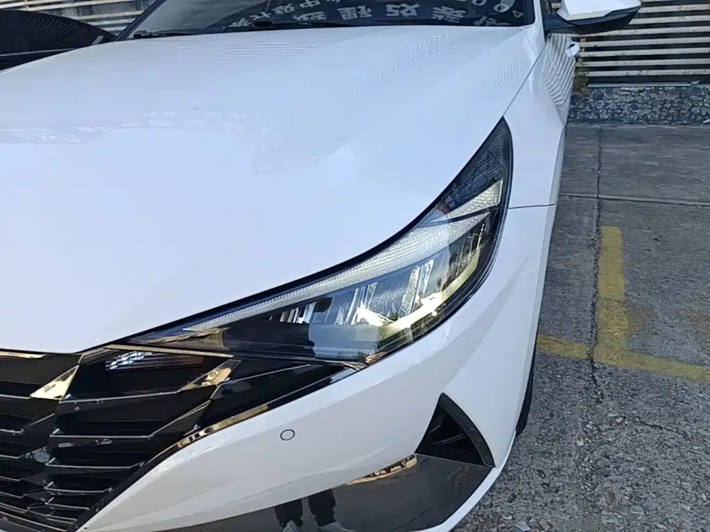 Hyundai Elantra — фото 24