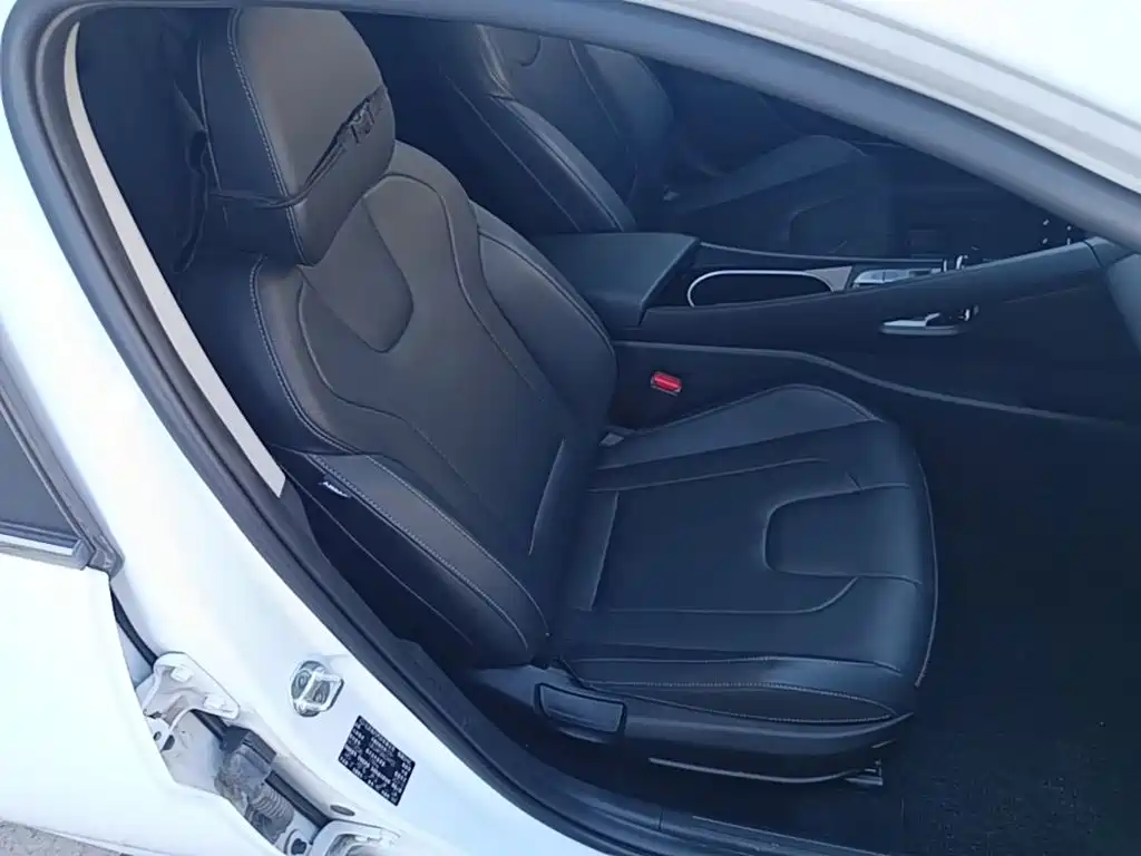 Hyundai Elantra — фото 25