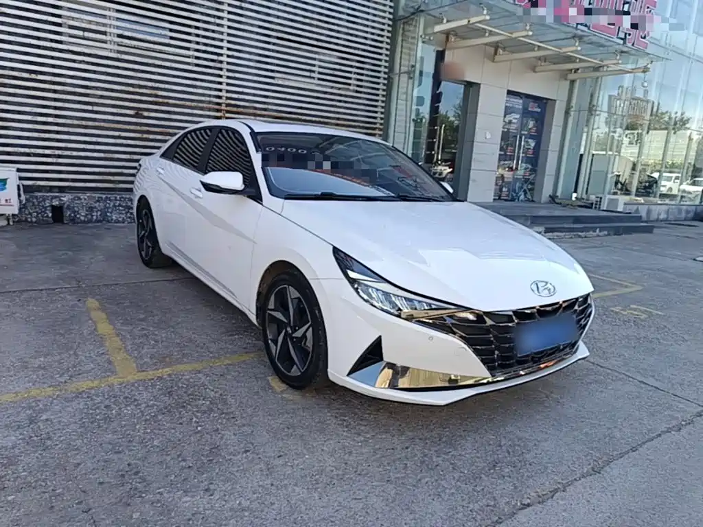 Hyundai Elantra — фото 4