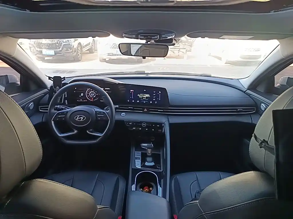 Hyundai Elantra — фото 10