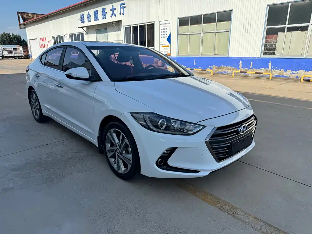 Hyundai Elantra — фото 3