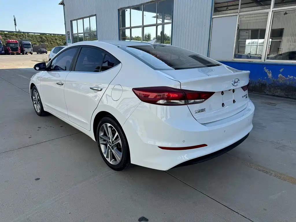 Hyundai Elantra — фото 9