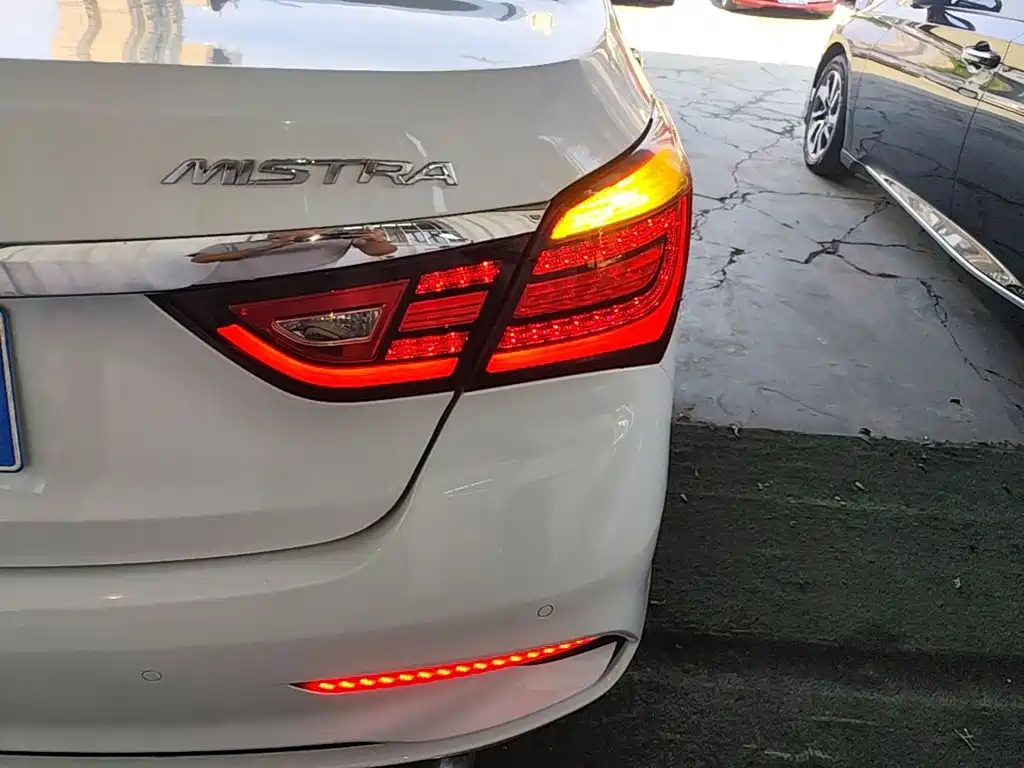 Hyundai Mistra — фото 8