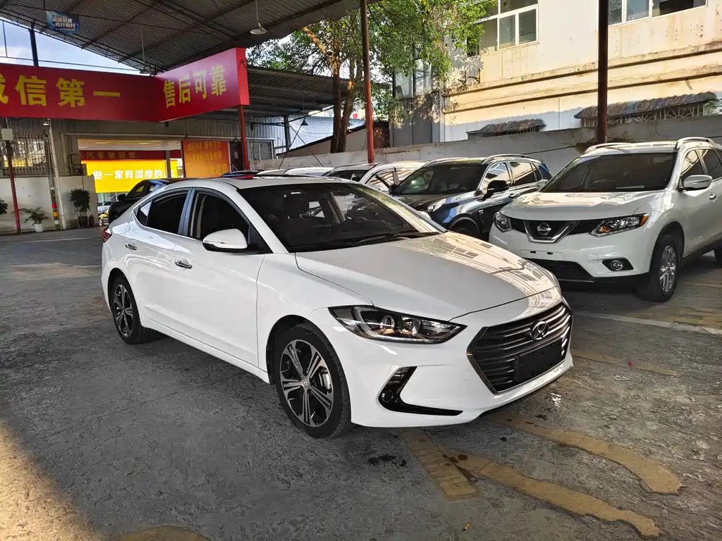 Hyundai Elantra — фото 2