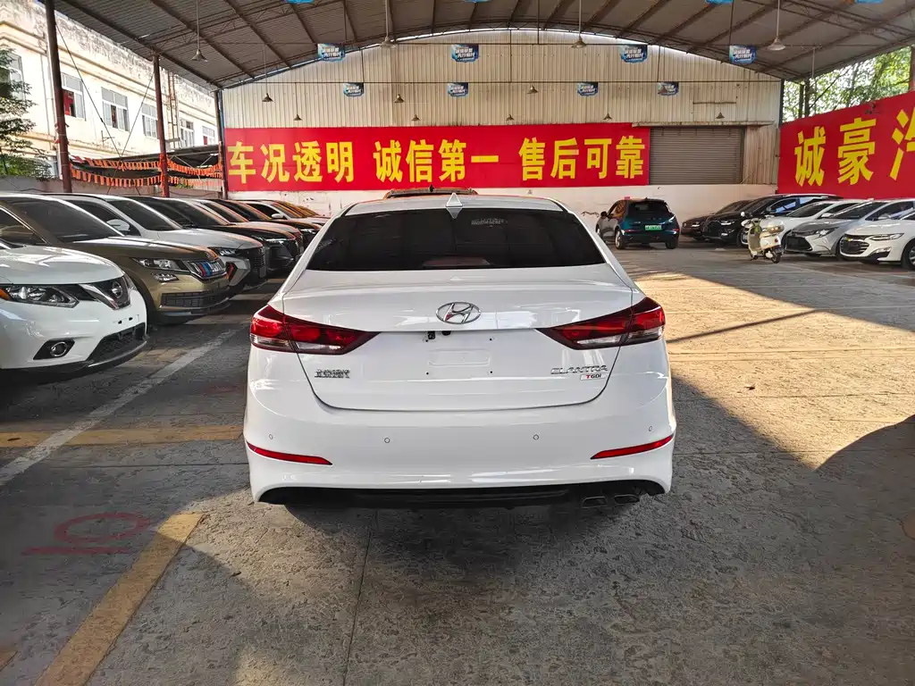 Hyundai Elantra — фото 10
