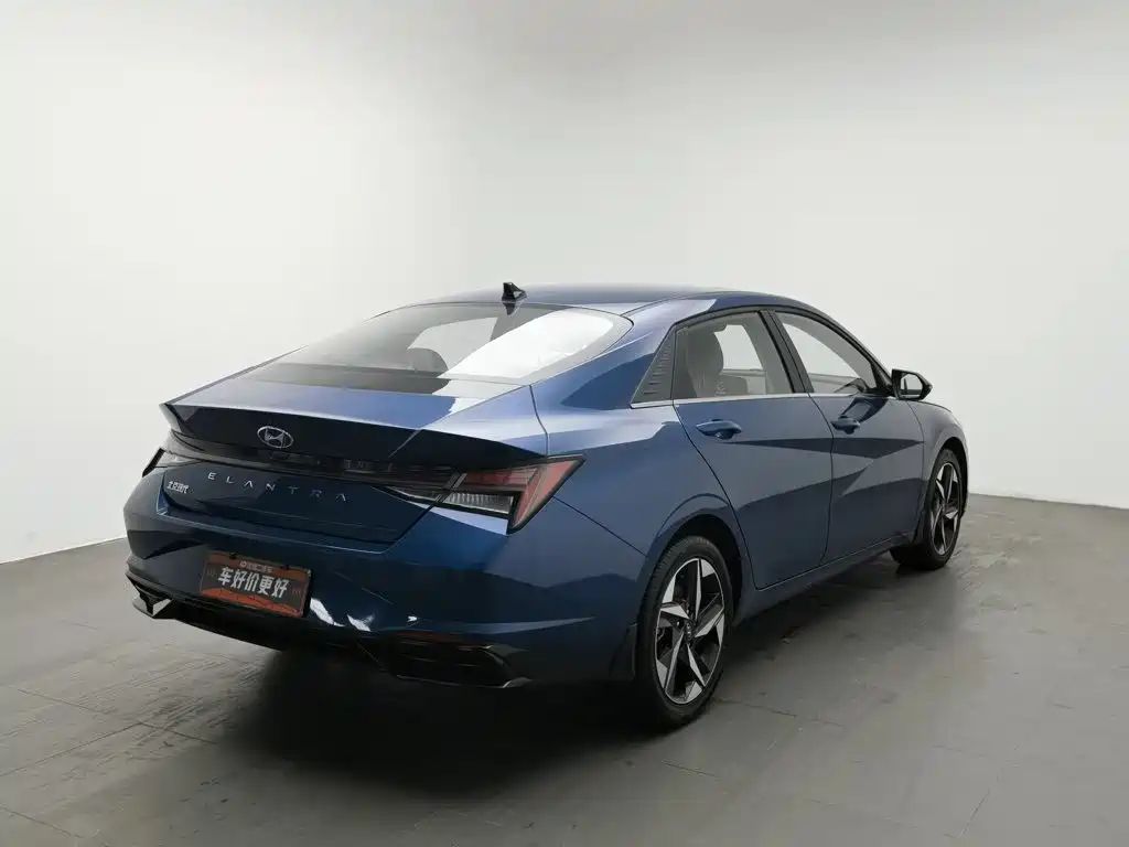 Hyundai Elantra — фото 2