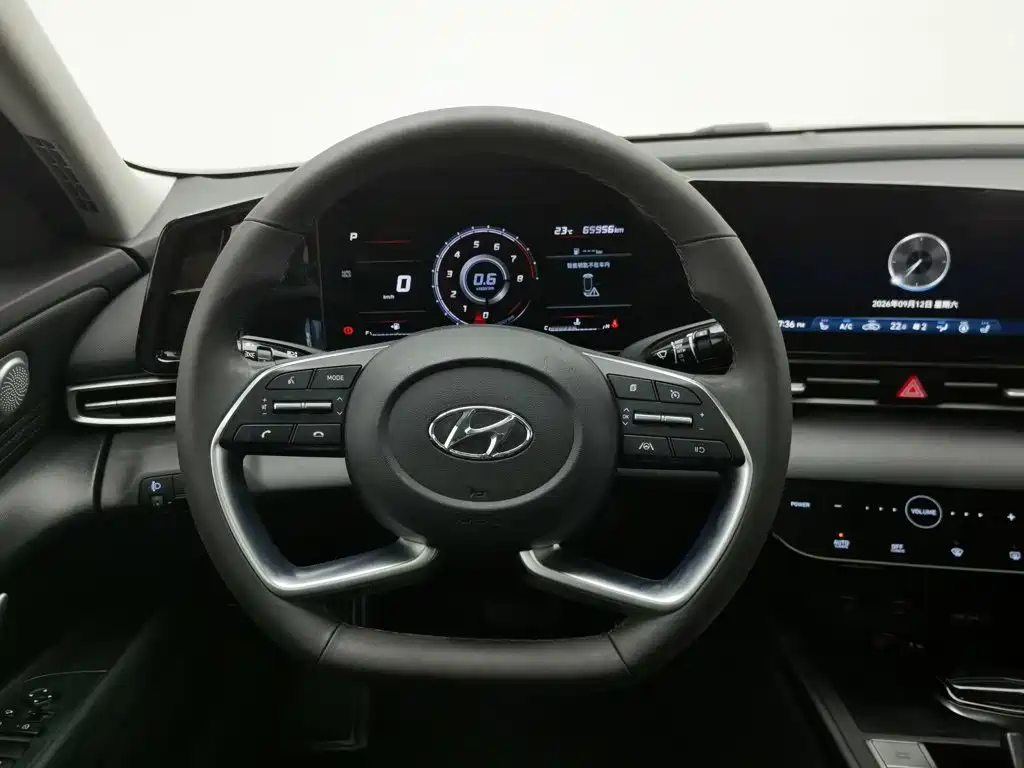 Hyundai Elantra — фото 11