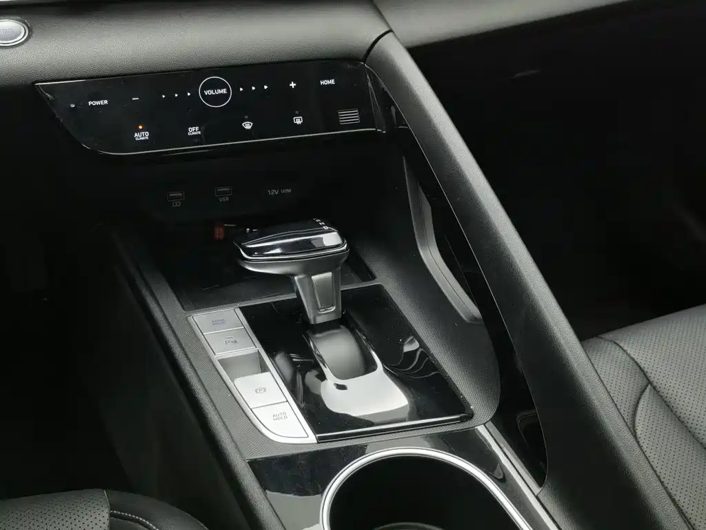 Hyundai Elantra — фото 13