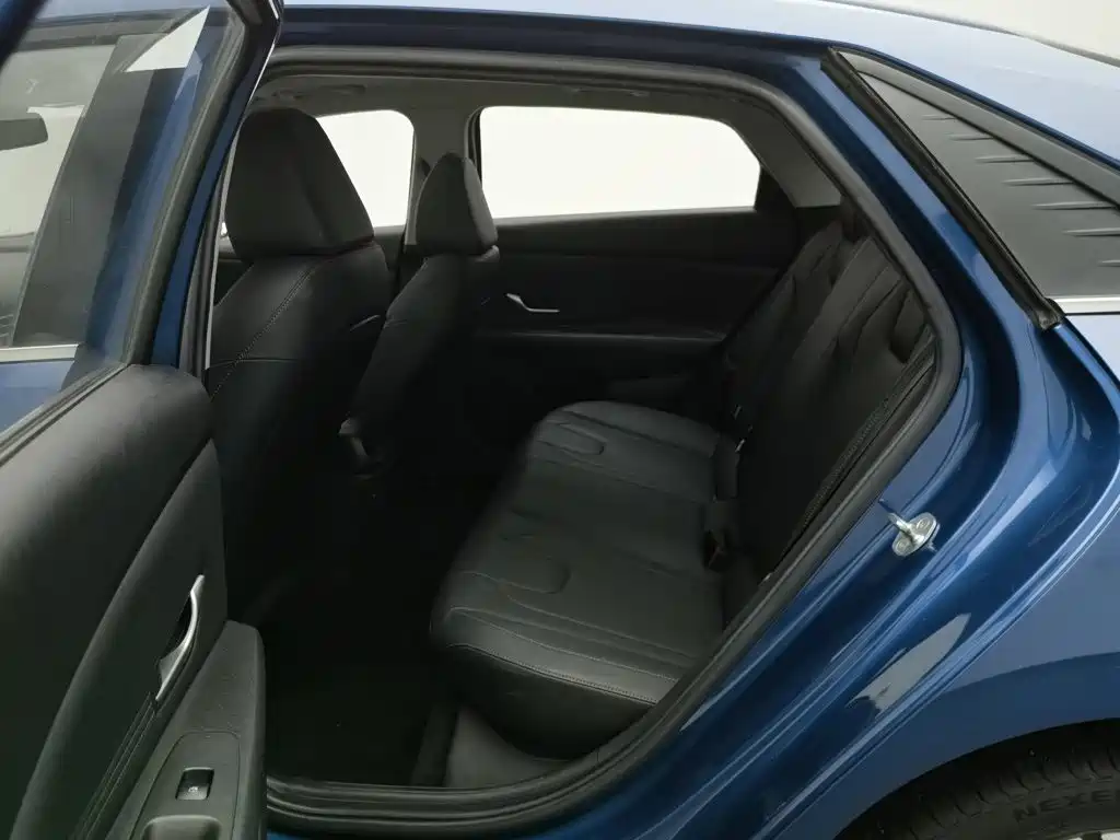 Hyundai Elantra — фото 15
