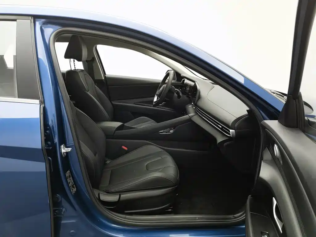 Hyundai Elantra — фото 23