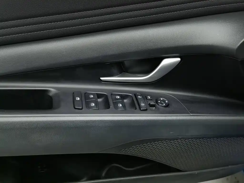 Hyundai Elantra — фото 9