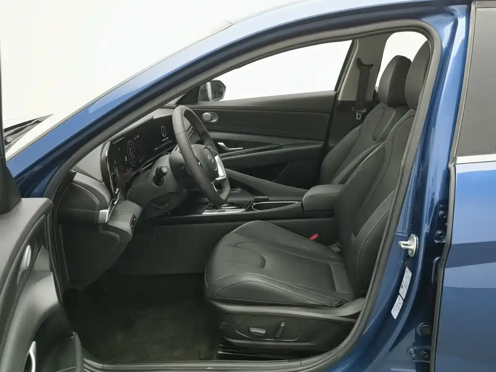 Hyundai Elantra — фото 10