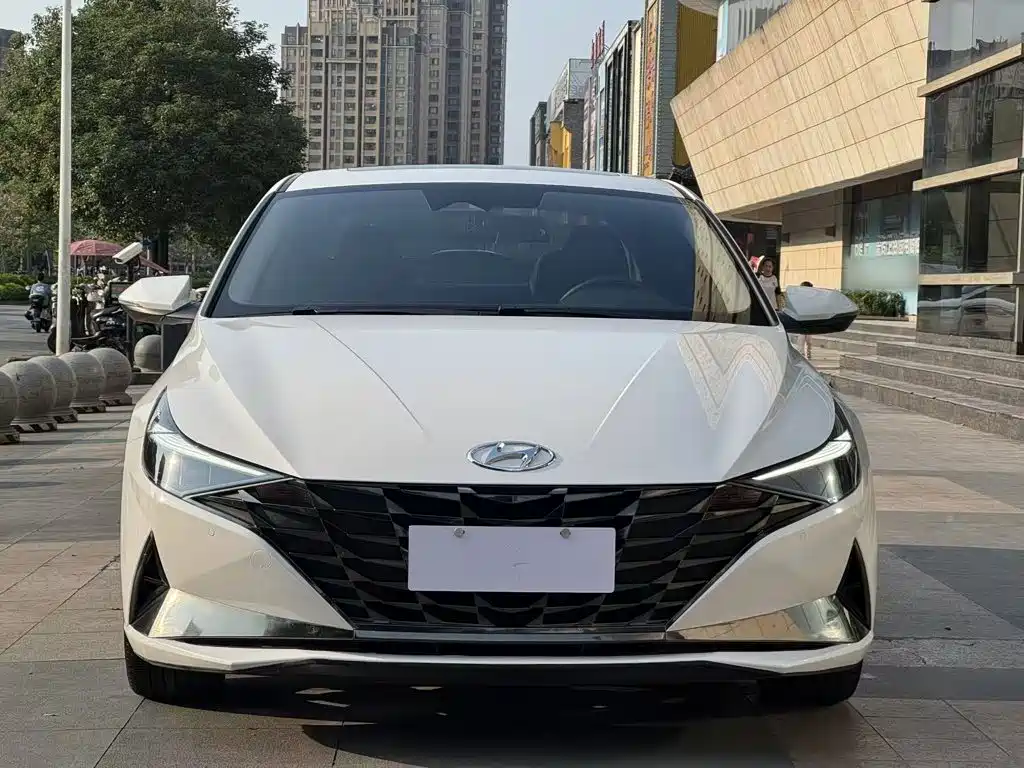 Hyundai Elantra — фото 4