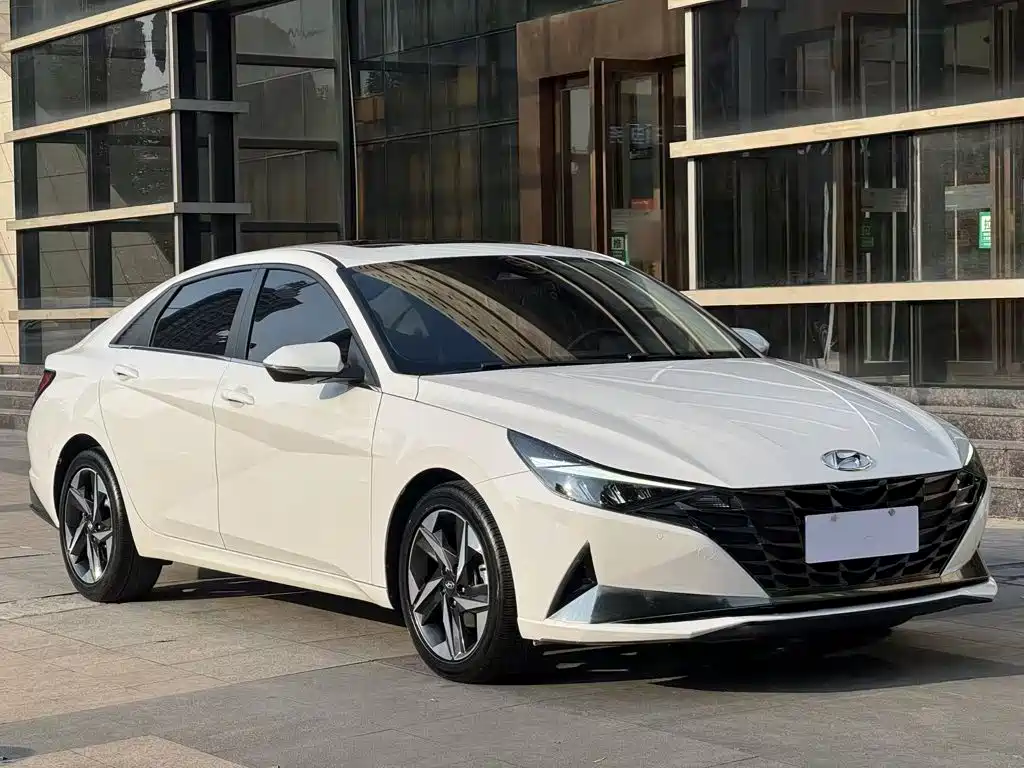 Hyundai Elantra — фото 5