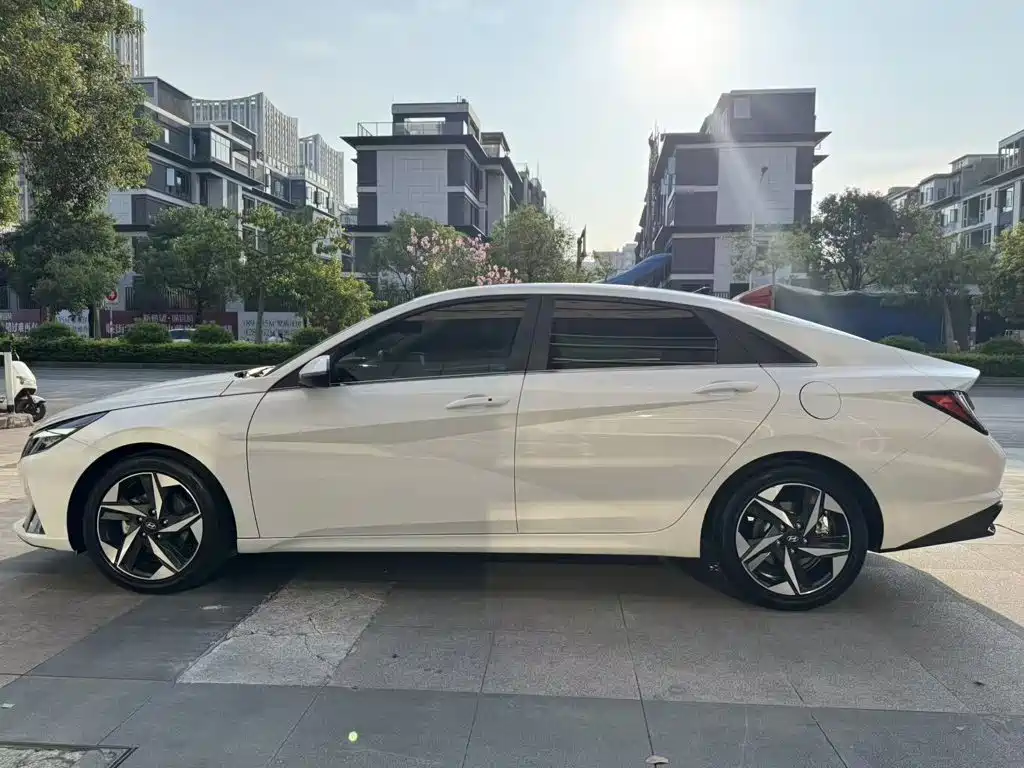 Hyundai Elantra — фото 6