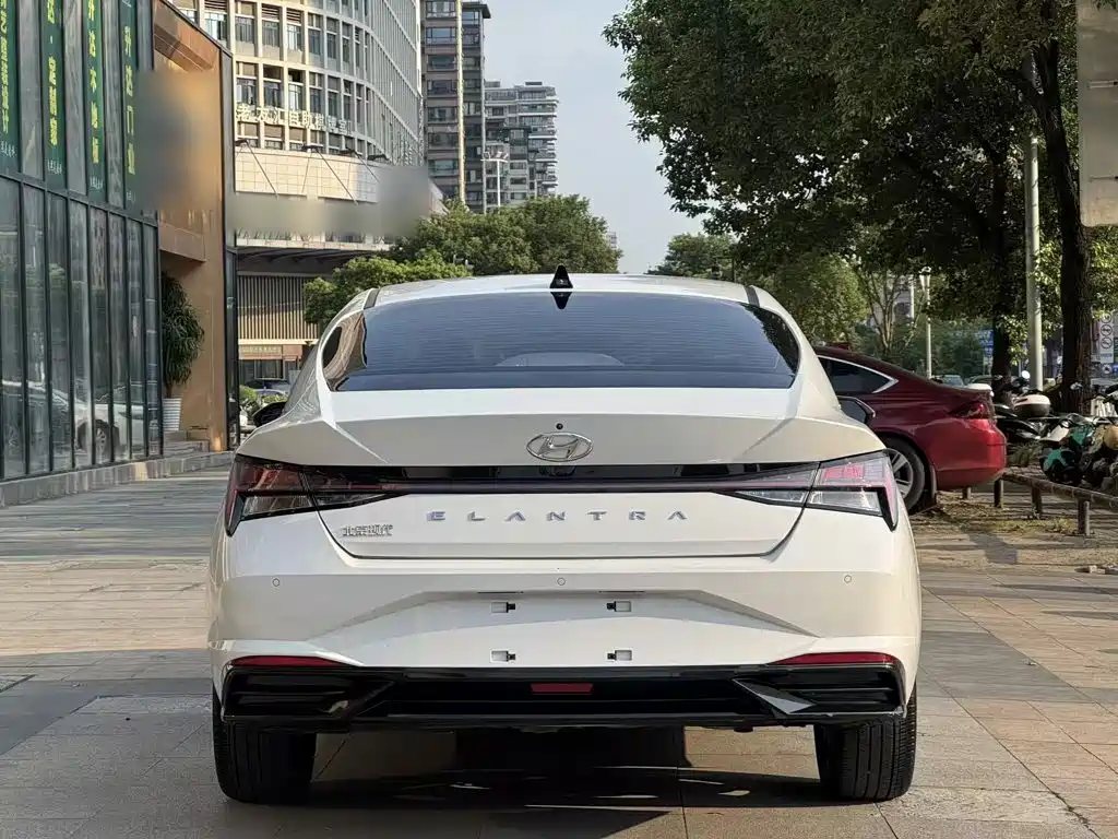 Hyundai Elantra — фото 9
