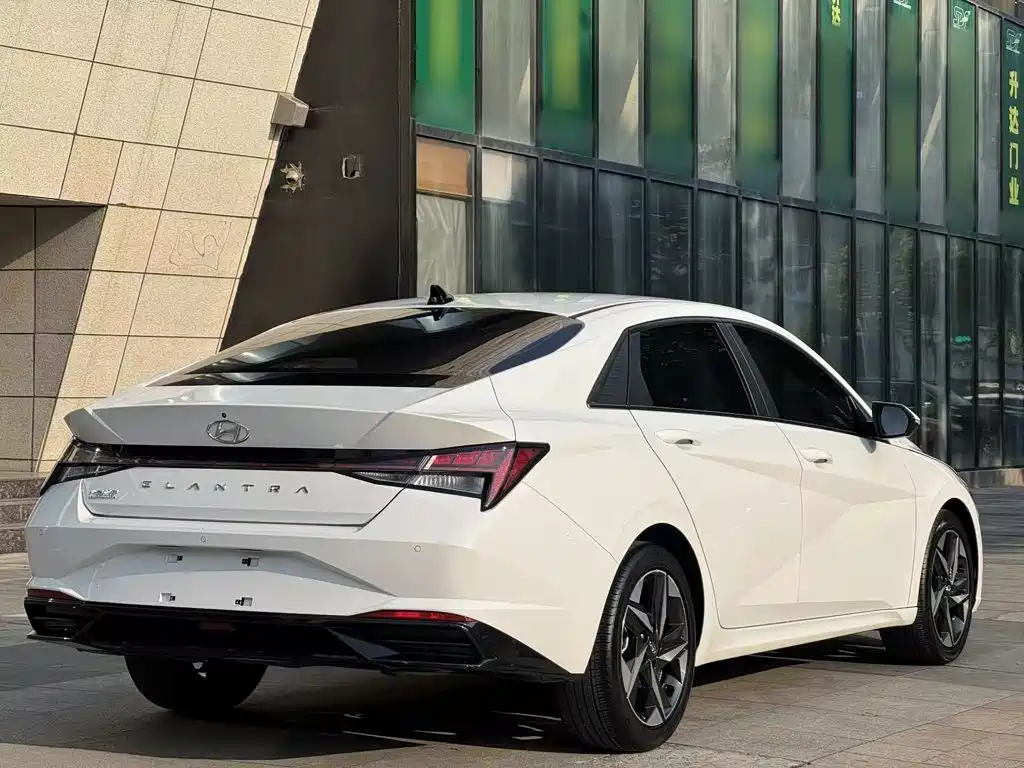 Hyundai Elantra — фото 10