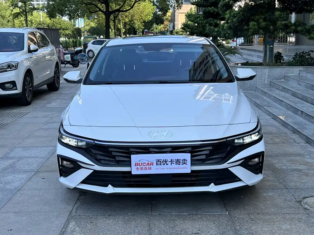 Hyundai Elantra — фото 2