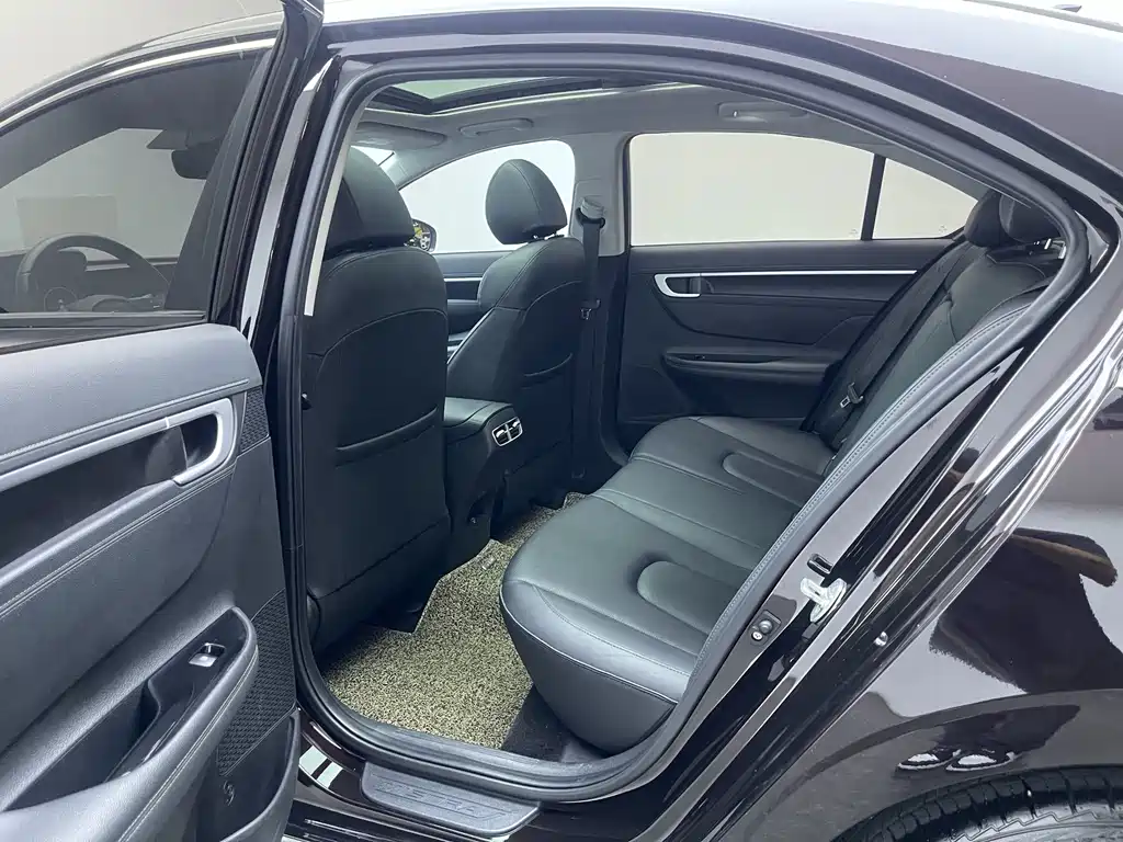 Hyundai Mistra — фото 14
