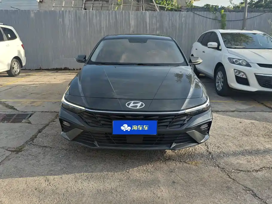 Hyundai Elantra — фото 2