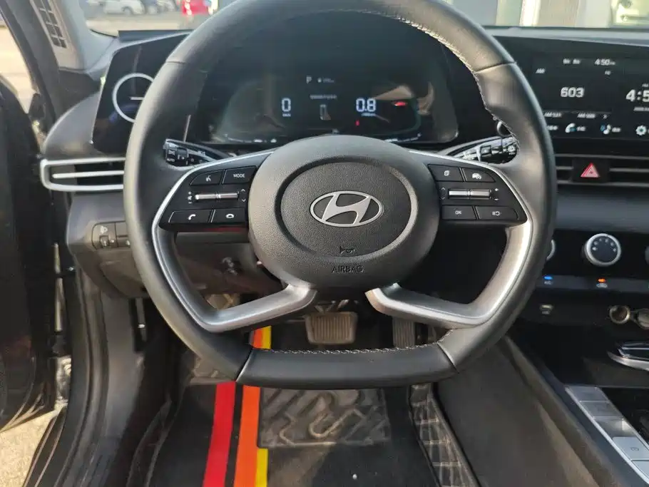 Hyundai Elantra — фото 15
